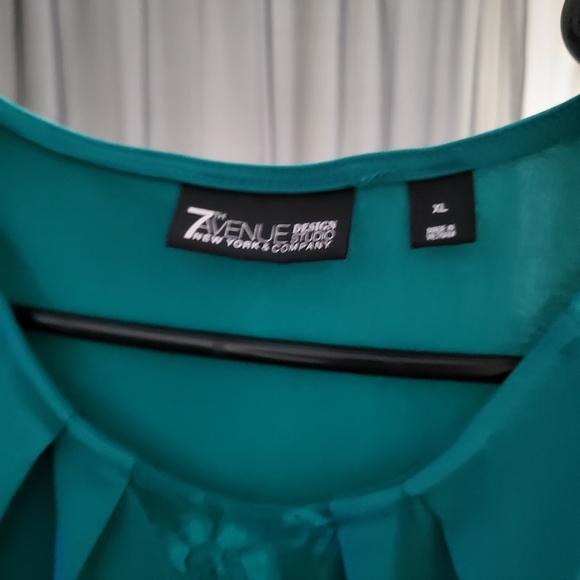 7th Avenue Blouse with Lace (XL) - New York & Company - AR216 - Picture 2 of 2